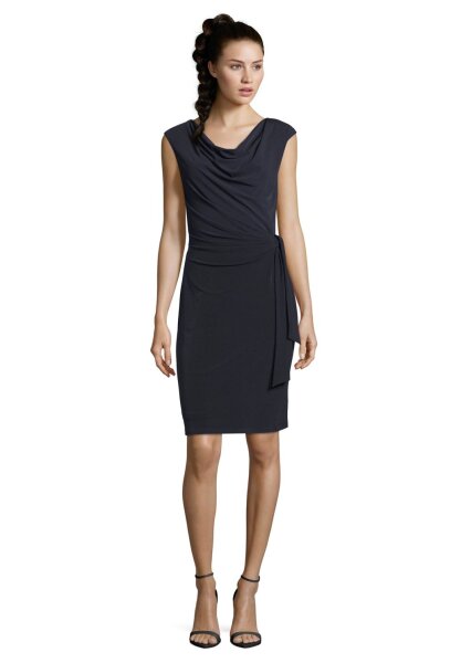 Kleid Kurz ohne Arm