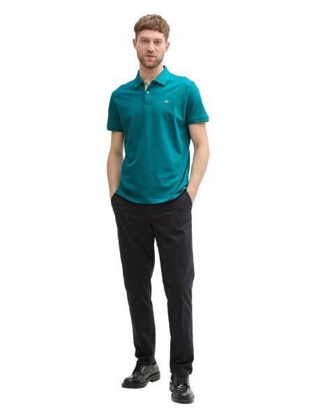 basic polo with contrast