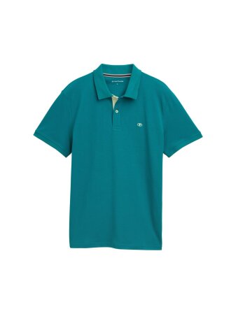 basic polo with contrast