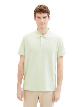 basic polo with contrast