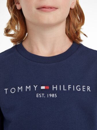 ESSENTIAL SWEATSHIRT