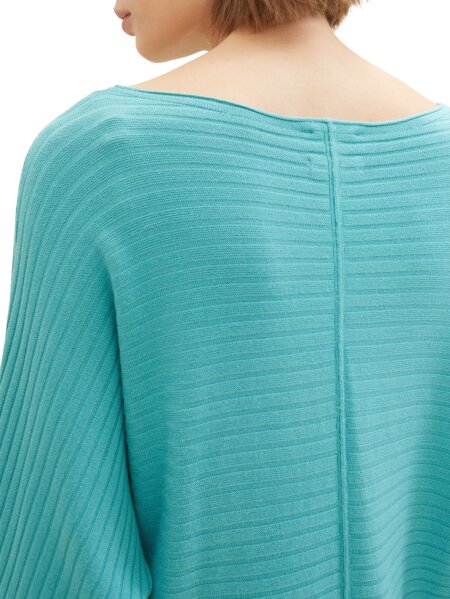 Knit structured batwing