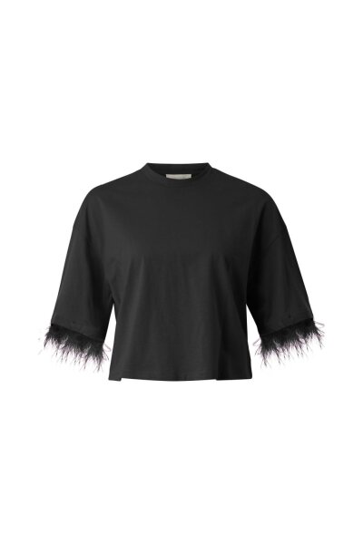 T-shirt with feather applications