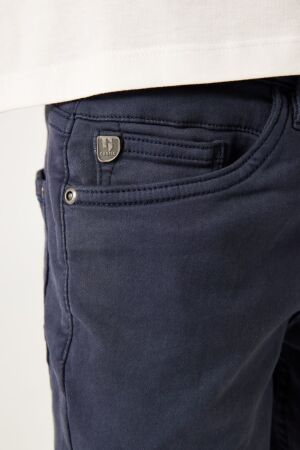 355 col.8547_Lazlo short
