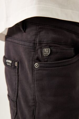 355 col.2884_Lazlo short