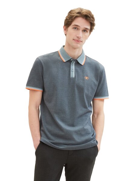 polo with detailed collar