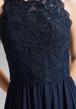 High-closed-Abendkleid mit floraler