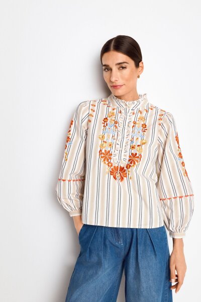 Blouse with multicolour emroidery o