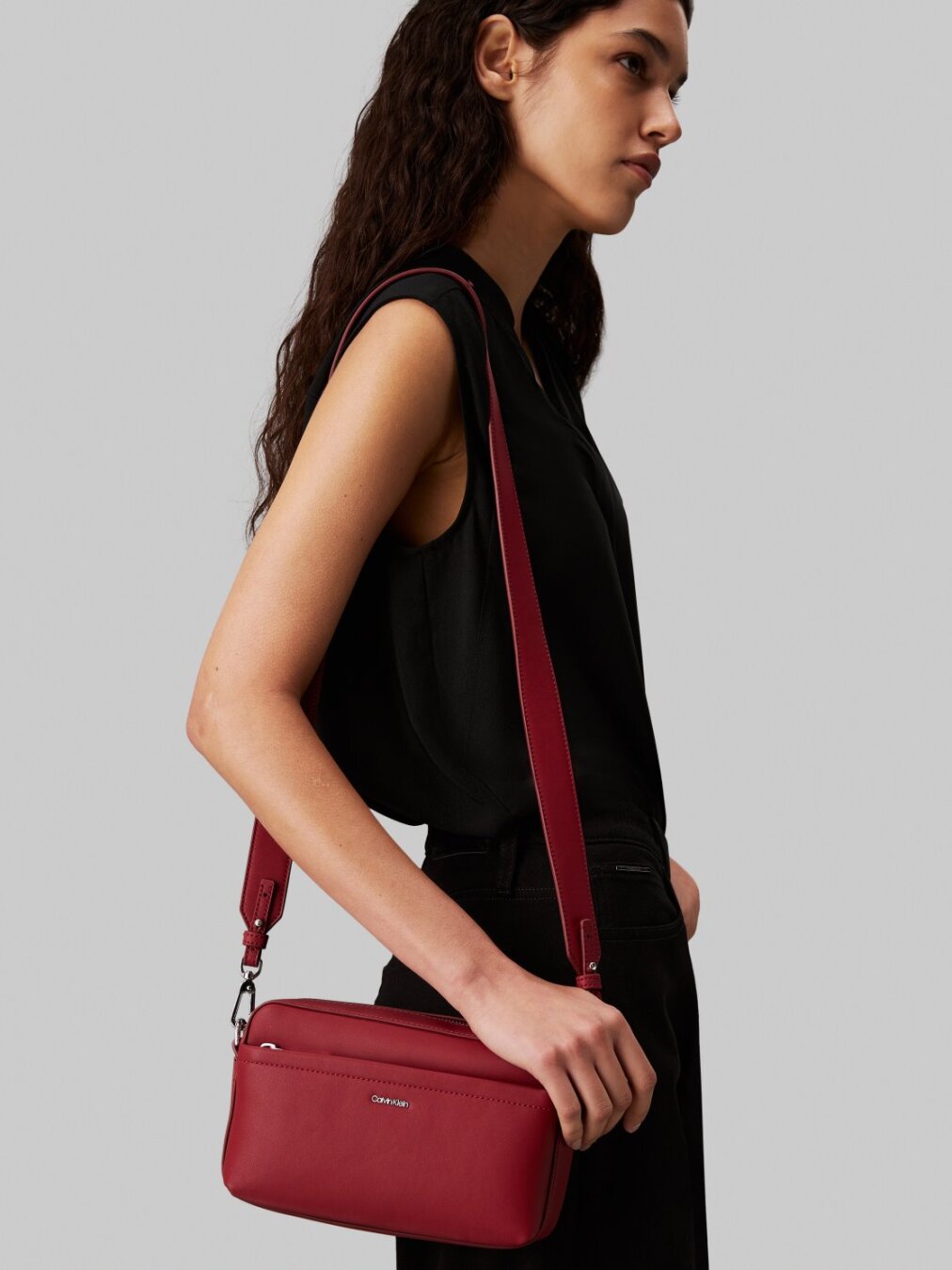 Calvin klein must camera bag hotsell