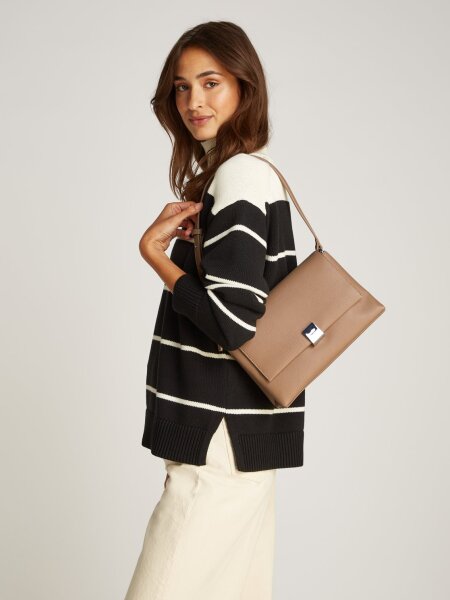 CK PLAQUE MEDIUM SHOULDER BAG