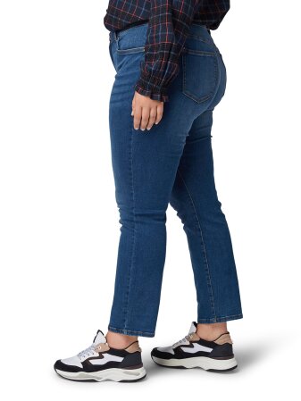 Basic Slim Leg Jeans