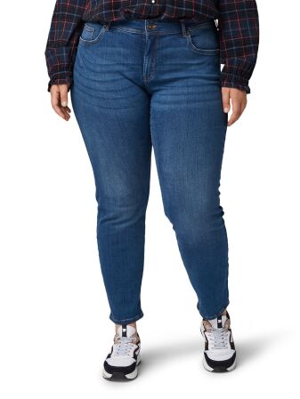 Basic Slim Leg Jeans