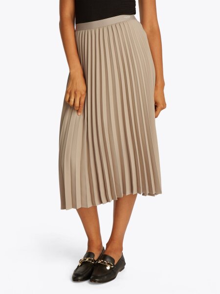 FLUID PLEATED PULL ON MIDI SKIRT