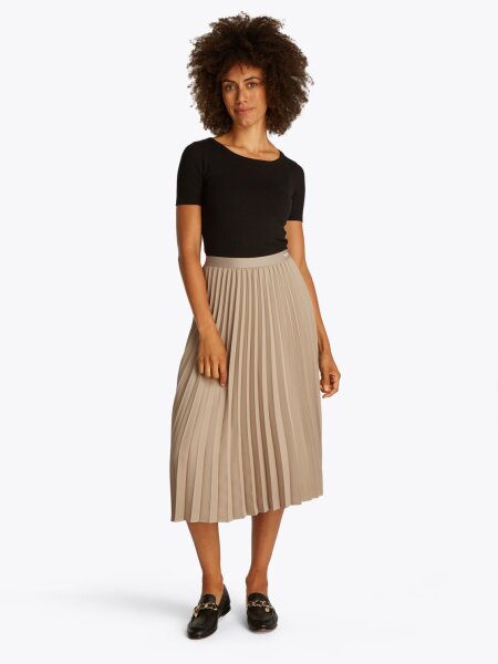 FLUID PLEATED PULL ON MIDI SKIRT