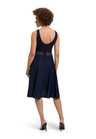 Kleid Kurz ohne Arm