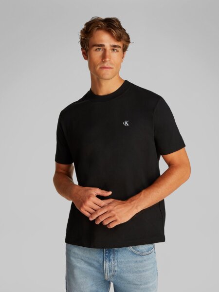 SERIF FONT GRAPHIC TEE