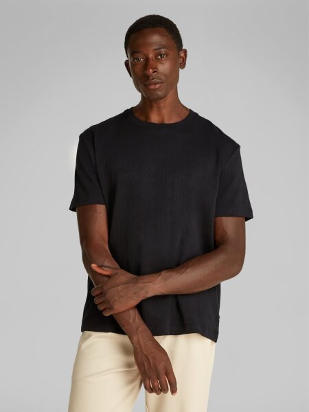TEXTURED T-SHIRT