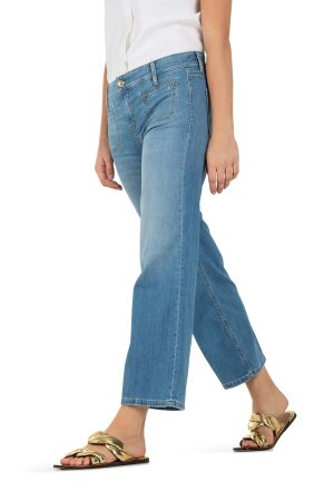 Tess cropped