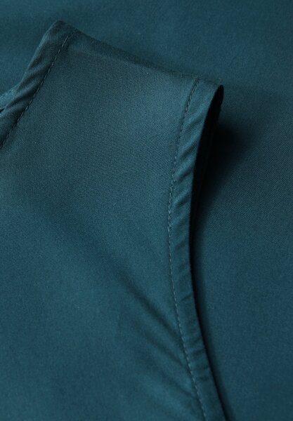 LTD QR Blousetop w pleat detai