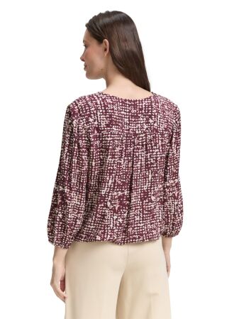 blouse with feminine V-neck