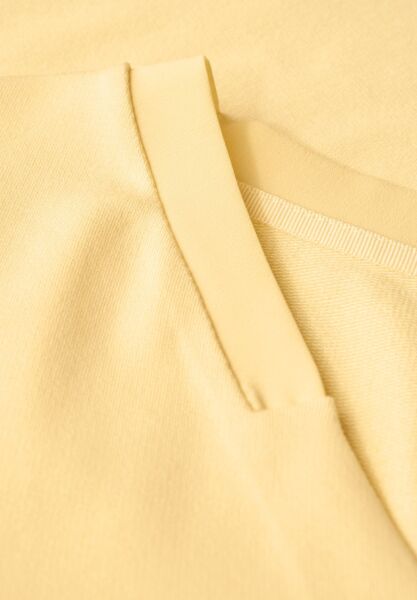 v-neck shirt w.woven collar
