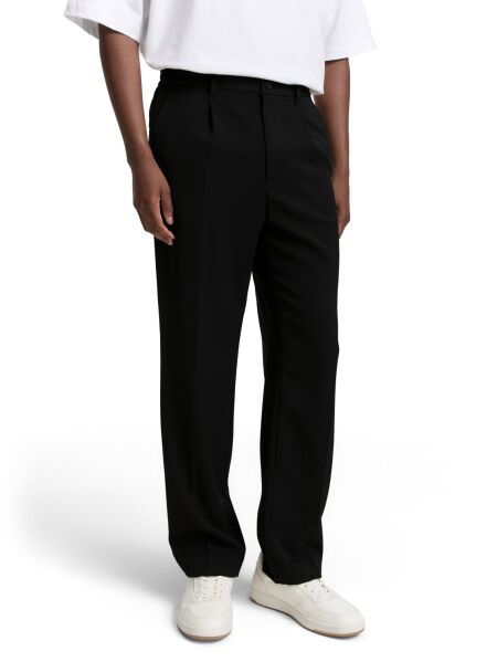 loose pants