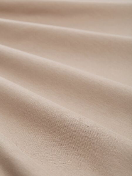 T-shirt crew neck chest artwor