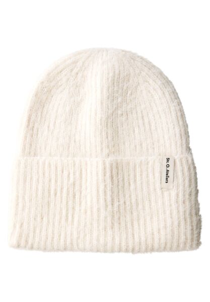 OP_Chunky Beanie_Feather Yarn