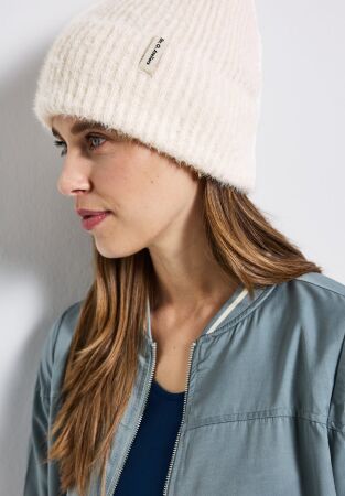 OP_Chunky Beanie_Feather Yarn