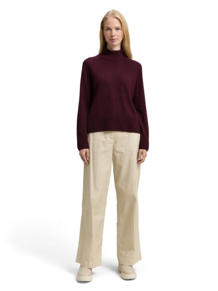 knit pullover with saddle shou