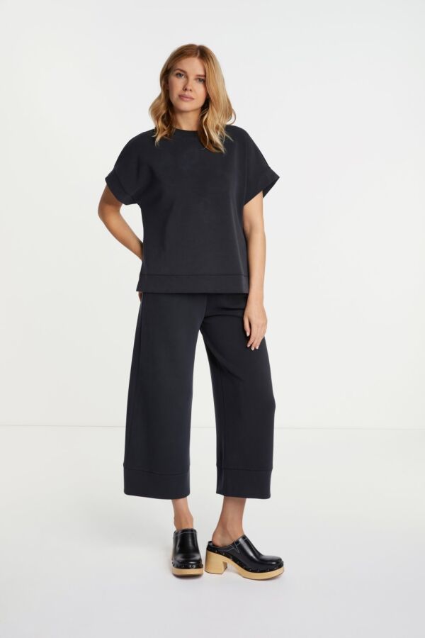 890 black