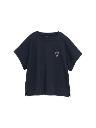 T-shirt crew neck chest artwor