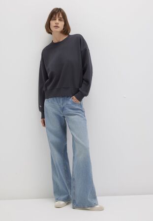 CREW NECK SWEATSHIRT