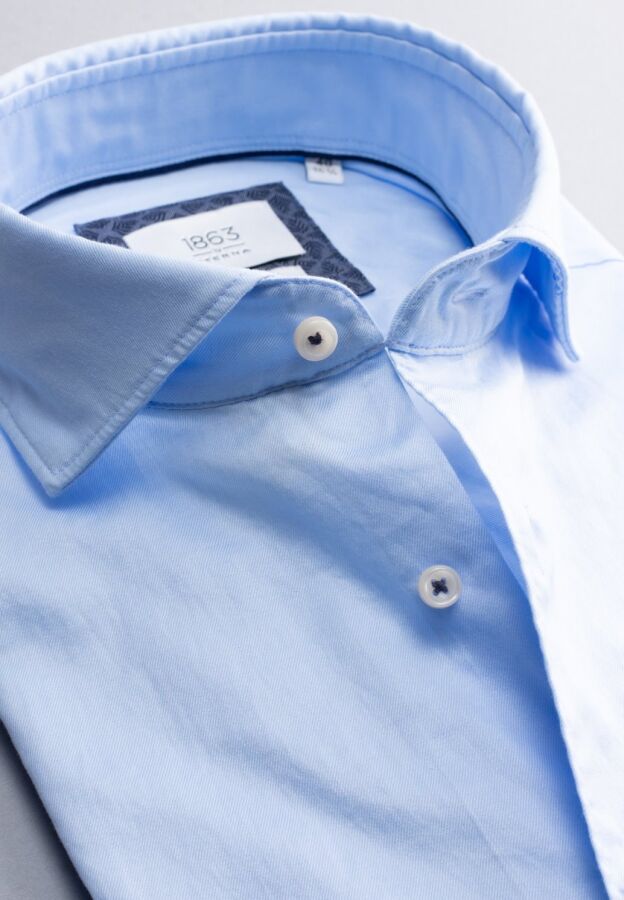 10 hellblau